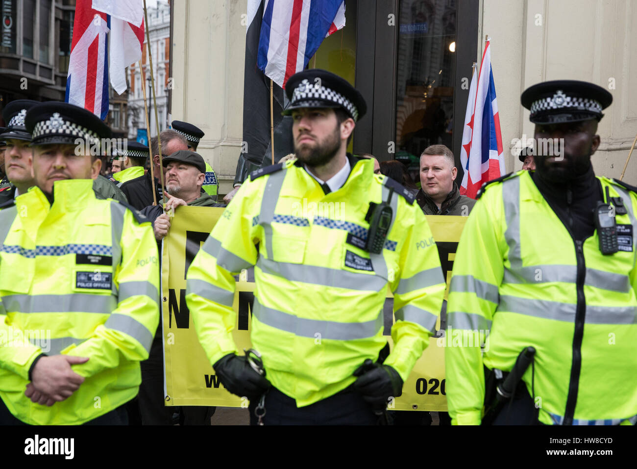 Police kettle hires stock photography and images Alamy
