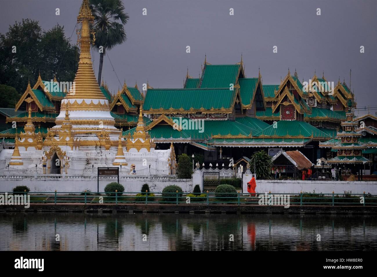 Thailand, Mae Hong Son Province, Mae Hong Son, a monk in front of the temple Wat Chong Klang