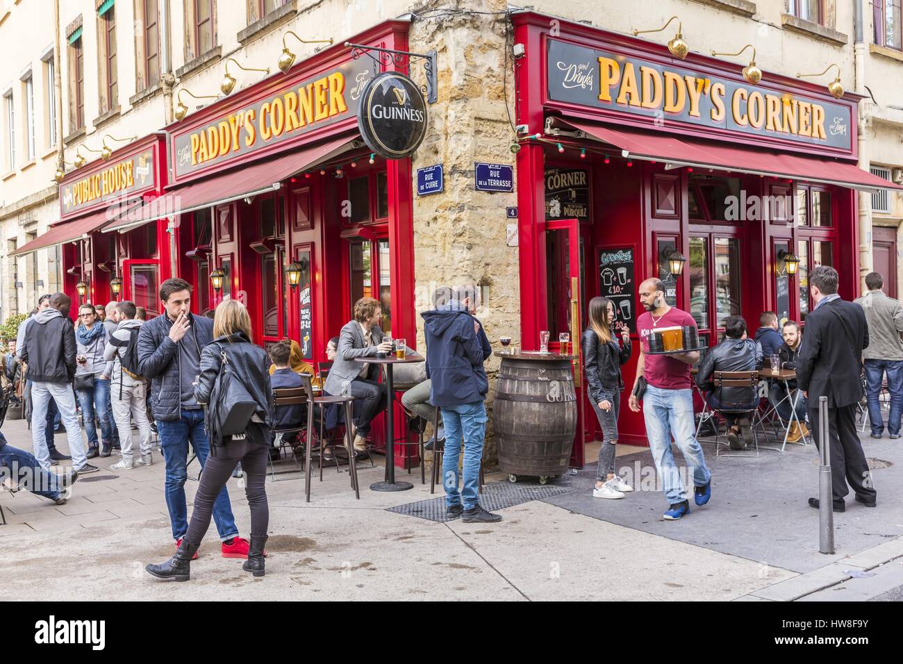 Paddys pub paddys irish bar hi-res stock photography and images - Alamy