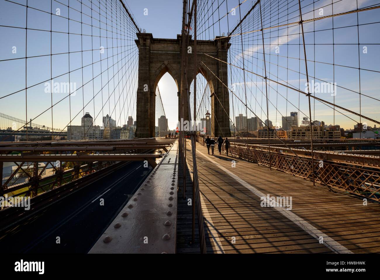 USA, New York, Manhattan, The 1883 build Brooklyn bridge , connecting NY boroughs of Brooklyn and Manhattan spans the East River Stock Photo