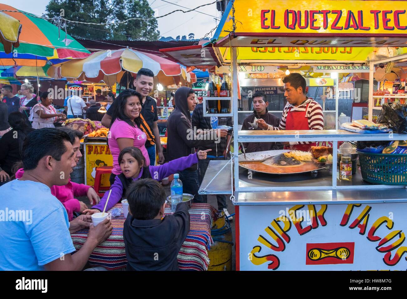 Guatemala, Quetzaltenango department, Quetzaltenango or Xela is the second largest city of Guatemala (alt : 2333m), food stands set up every evening on Parque Centro America Stock Photo
