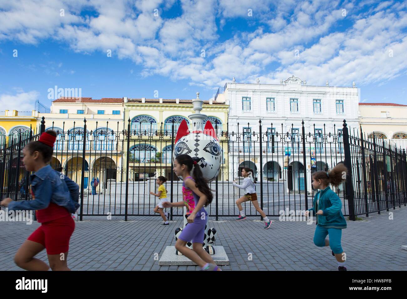 Cuba, Ciudad de la Habana province, Havana, Habana Vieja district listed as World Heritage by UNESCO, art exposition Travesias de Xico by Mexican artists Cristina Pineda and Ricardo Covalin. Xico is a charismatic dog known as Xoloitzincuitle and is the symbol of friendship and cultural exchanges in between people. Location Plaza Vieja (Old Square) Stock Photo