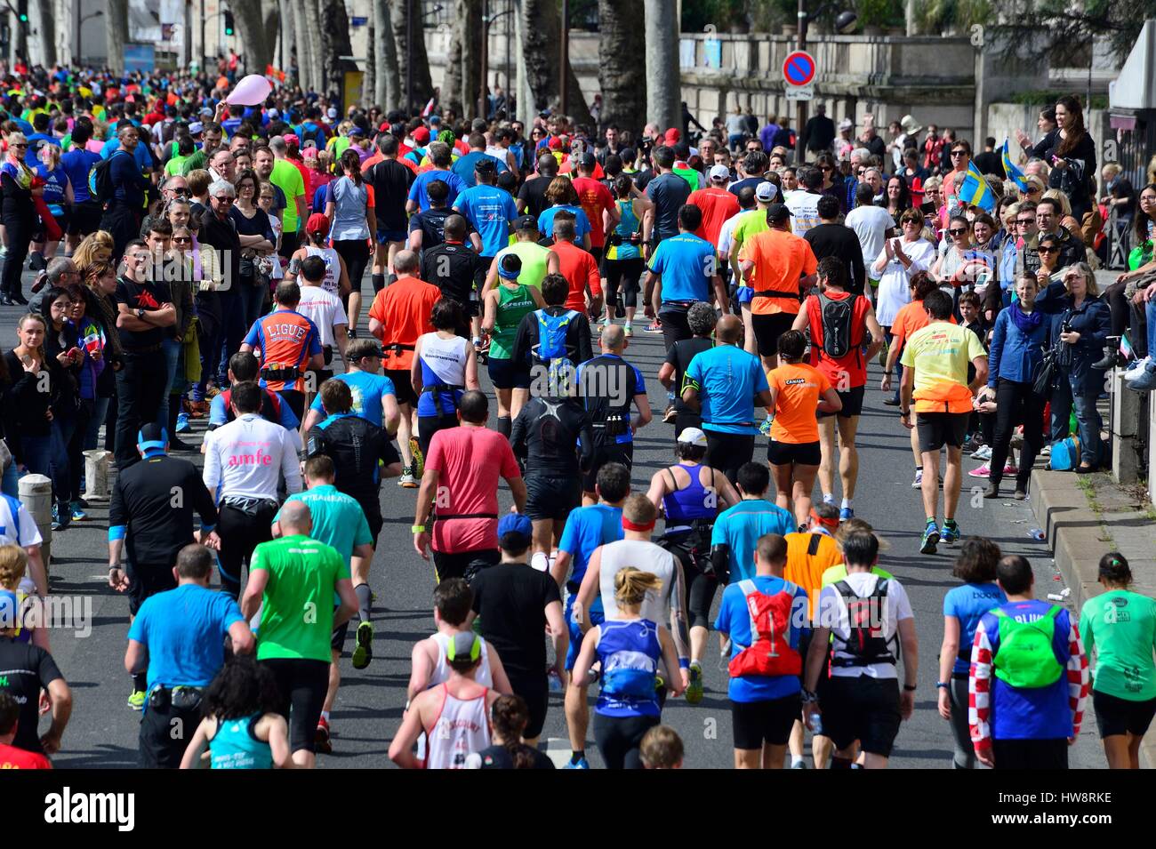 Paris marathon france hi-res stock photography and images - Alamy