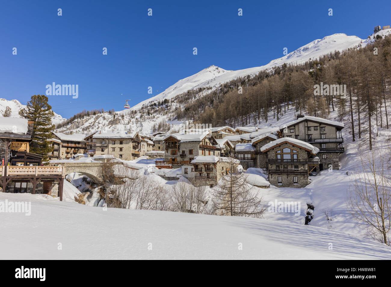 France, Savoie, Val D'Isère, Le Fornet, the tallest hamlet (1930m) at the bottom of the Col de l'Iseran, Haute-Tarentaise valley, massif of Vanoise, view of the cable railway of Fornet Stock Photo