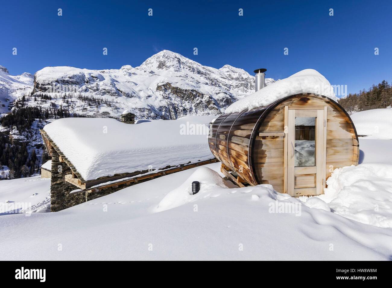 Barrel sauna hires stock photography and images Alamy