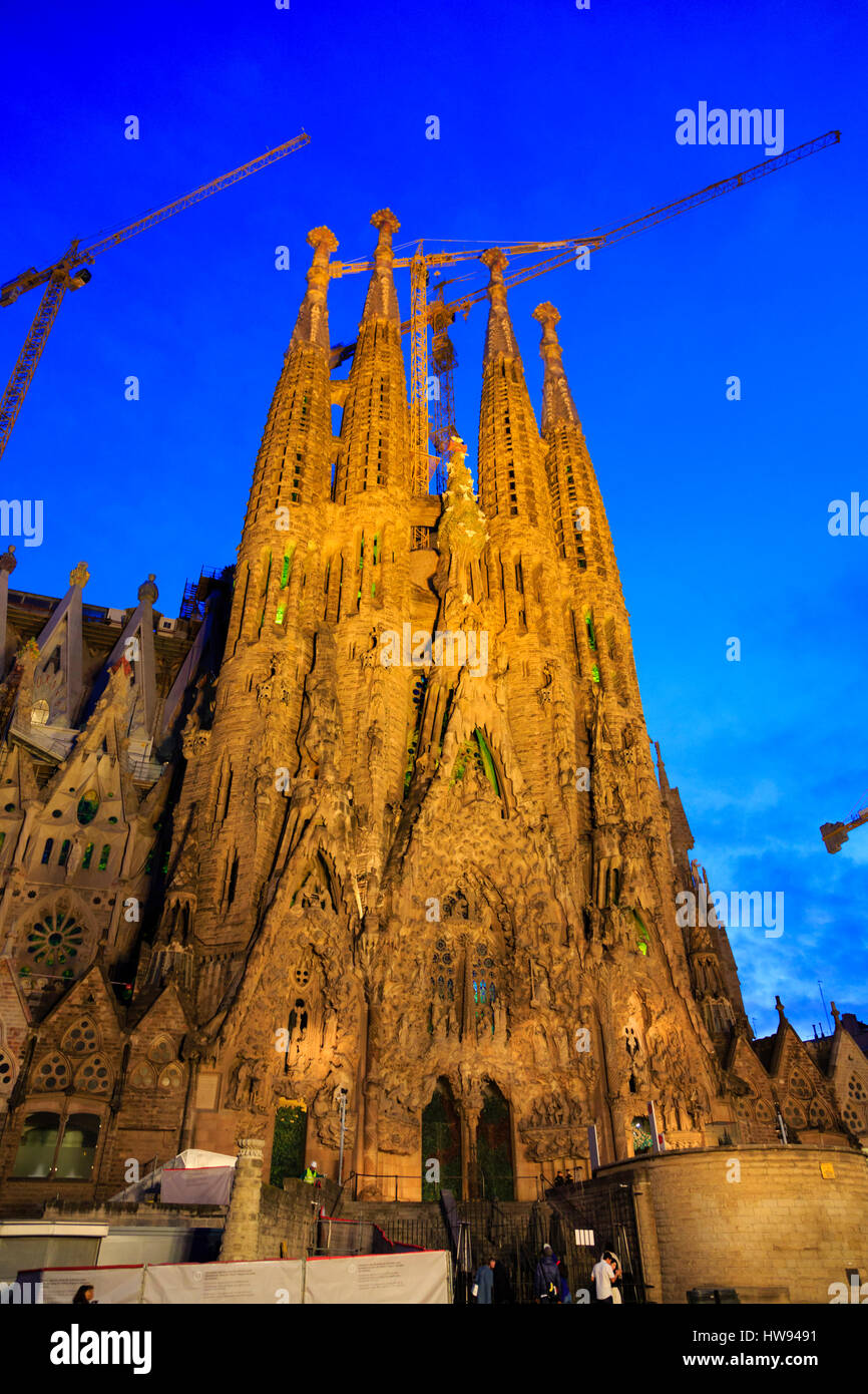 Antonio Gaudi's La Sagrada Familia Basillica lit at night. Barcelona, Catluny, Spain Stock Photo