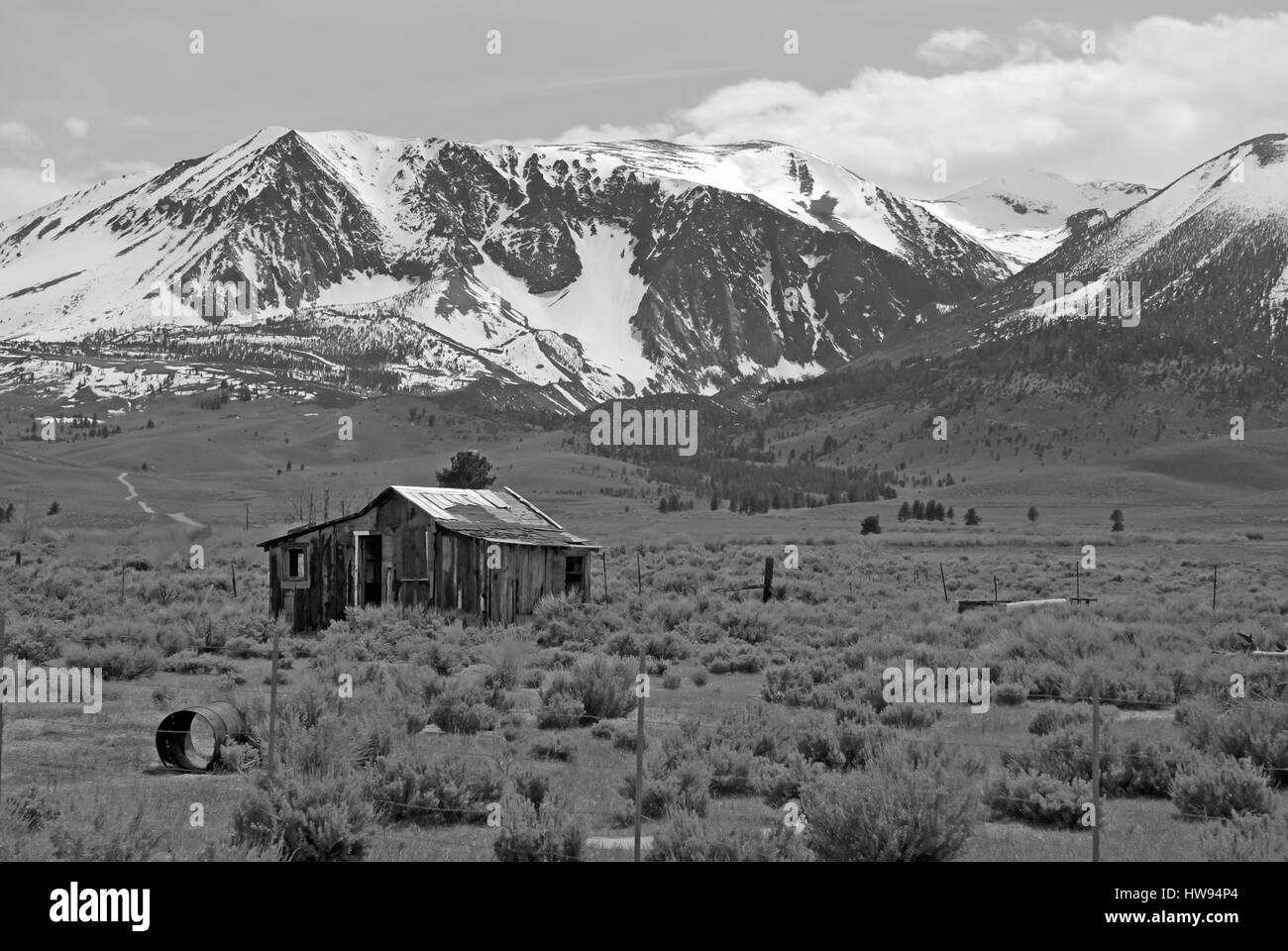Eastern sierra nevada mountain range Black and White Stock Photos ...