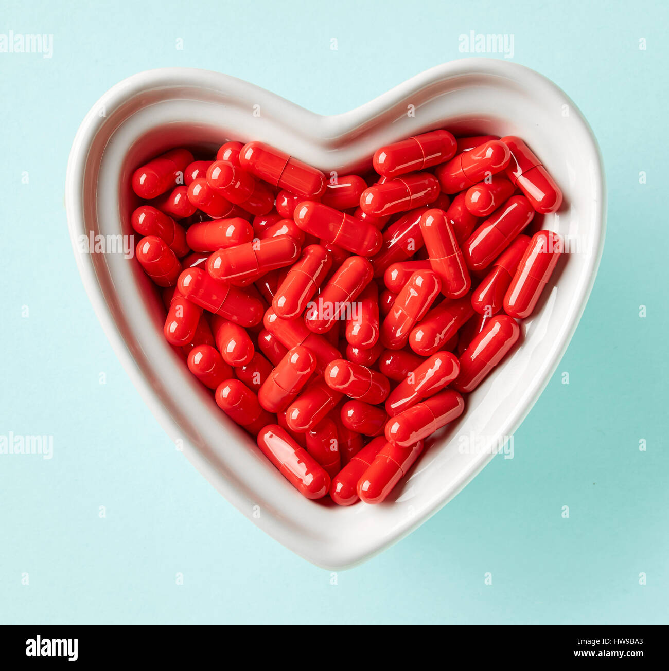 таблетки для памяти маленькие красные. маленькие красные таблетки. маленькие круглые красные таблетки. антидепрессанты красные таблетки. маленькие красные таблетки.