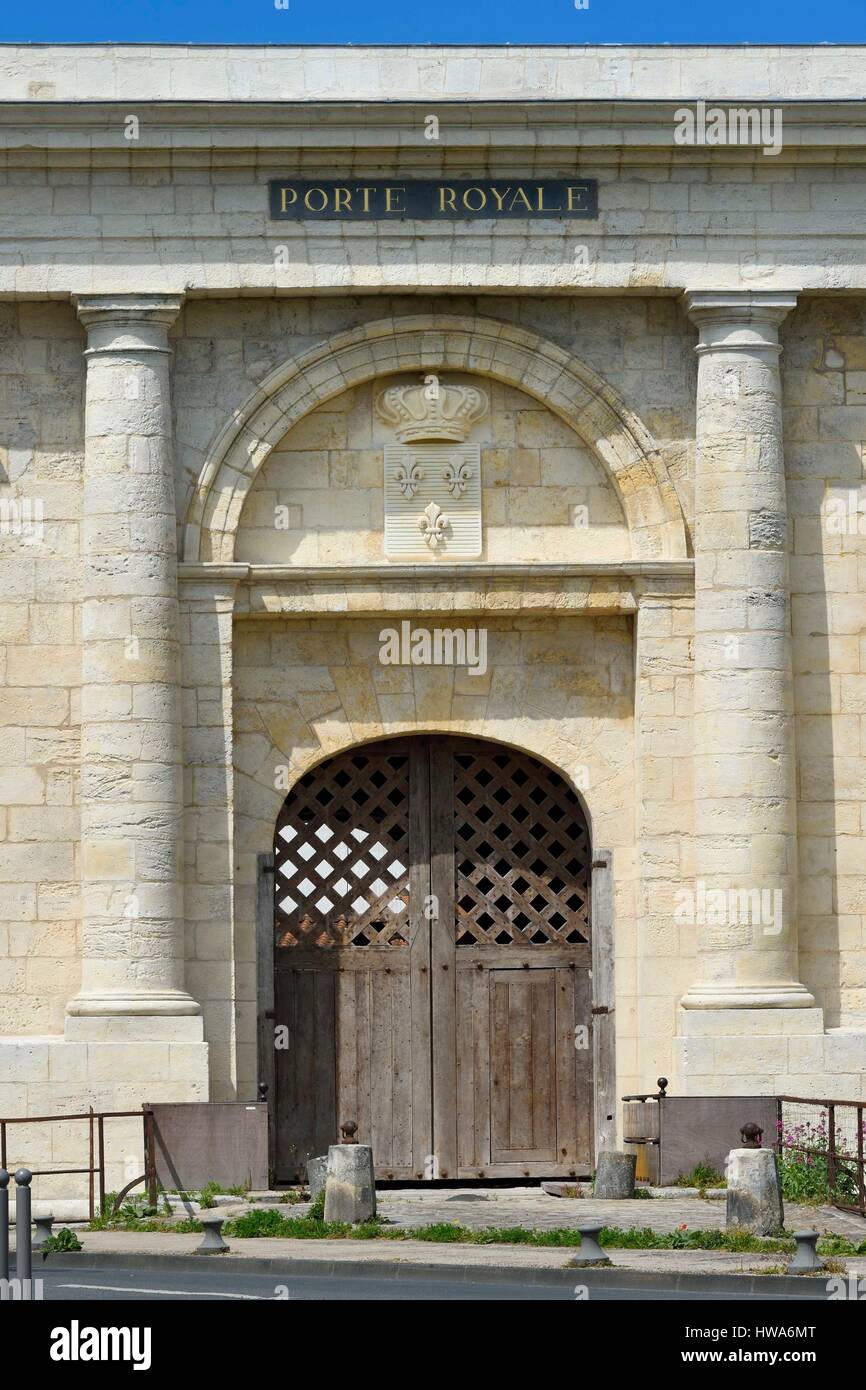 France, Charente-Maritime, La Rochelle, the Porte Royale (Royal Gate) built  between 1706 and 1723 Stock Photo - Alamy