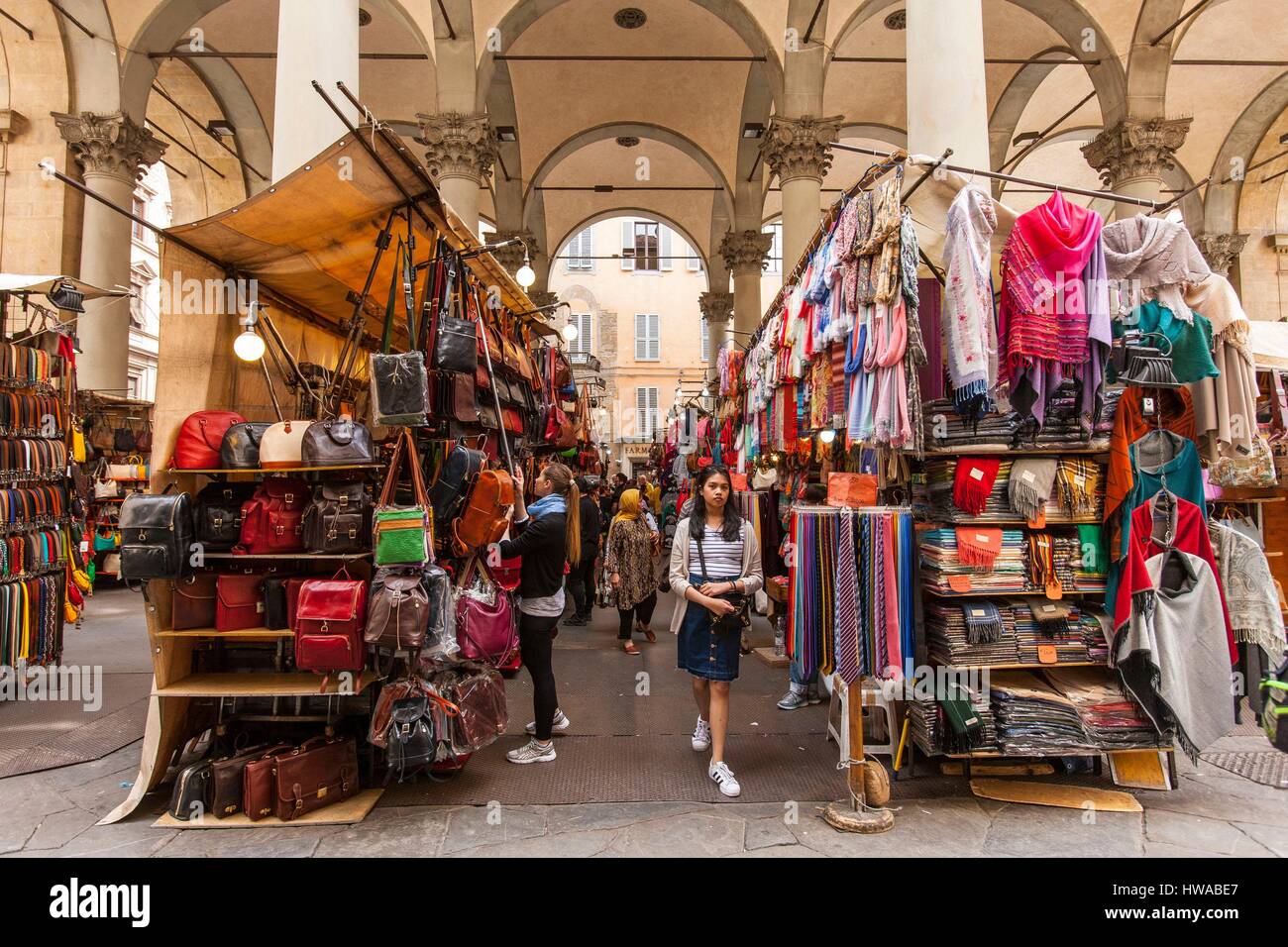 Leather market florence nuovo hi-res stock photography and images - Alamy
