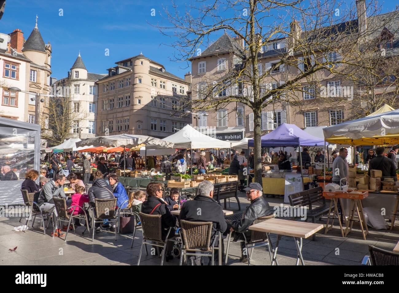 France, Aveyron, Rodez, Bourg square, market day Stock Photo