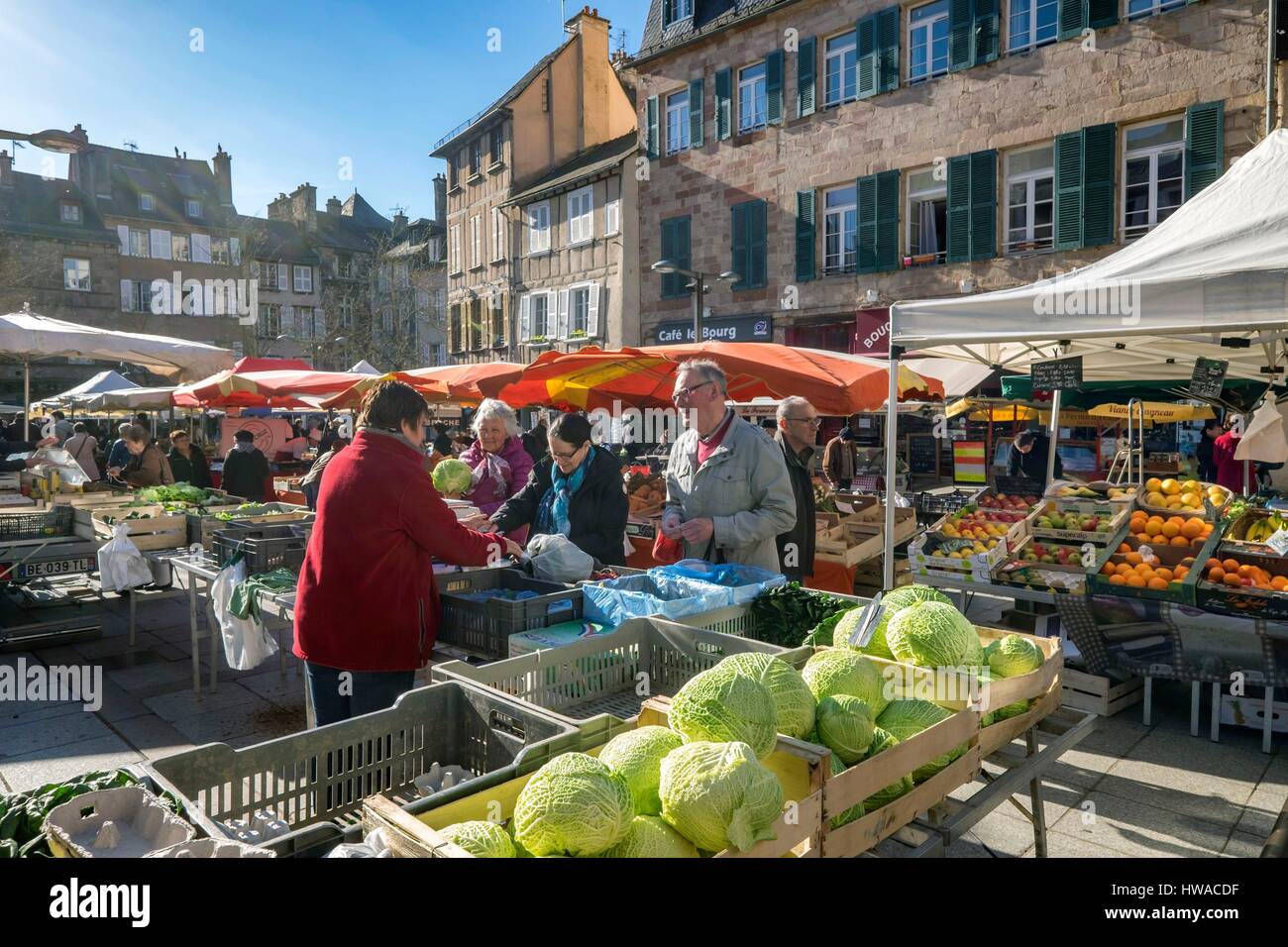 France, Aveyron, Rodez, Bourg square, market day Stock Photo