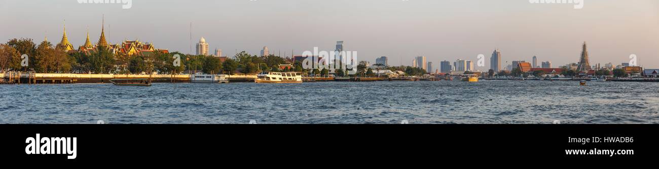 Thailand, Bangkok province, Bangkok, panoramic view on the Chao Phraya river, the Wat Phra Kaew and the Wat Arun Stock Photo