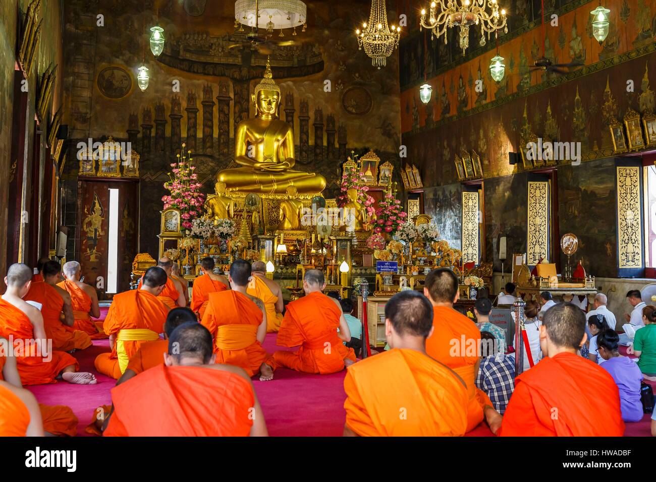 Thailand, Bangkok province, Bangkok, buddhist monks inside Wat Rakhang Stock Photo