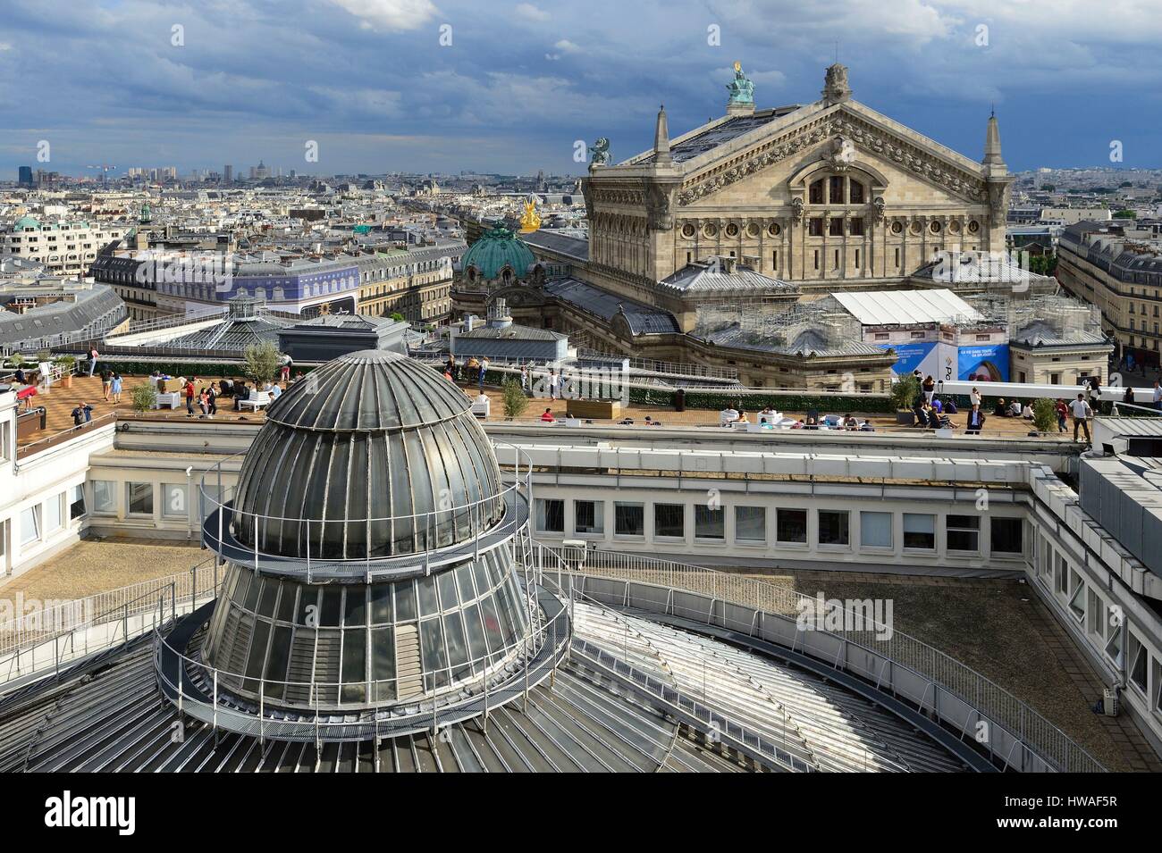 France, Paris, Haussmann boulevard, view ot the terrace of the garden on  the roof the Galeries Lafayette department store Stock Photo - Alamy