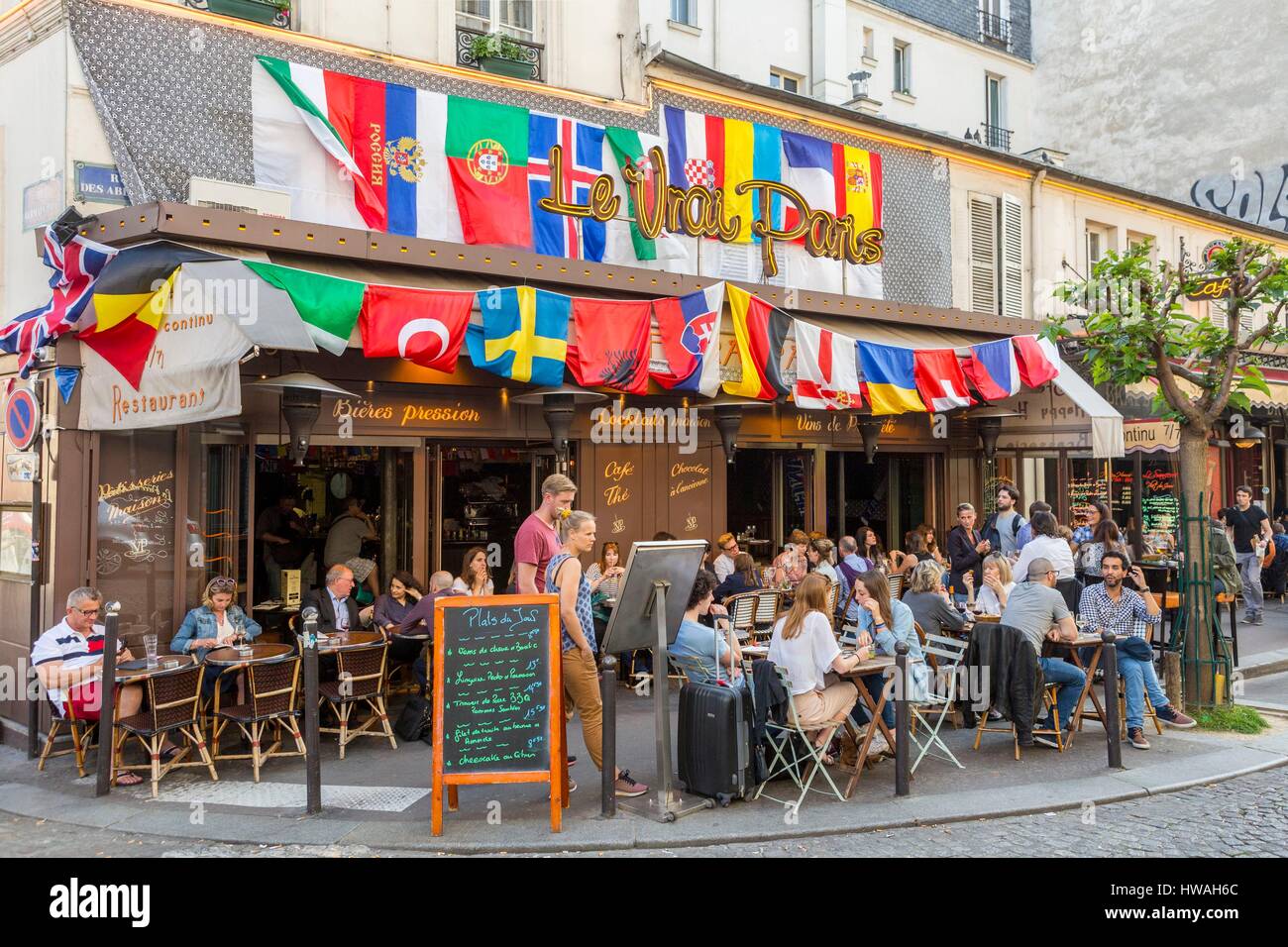 France, Paris, Montmartre district, restaurant Le Vrai Paris, rue des Abbesses Stock Photo
