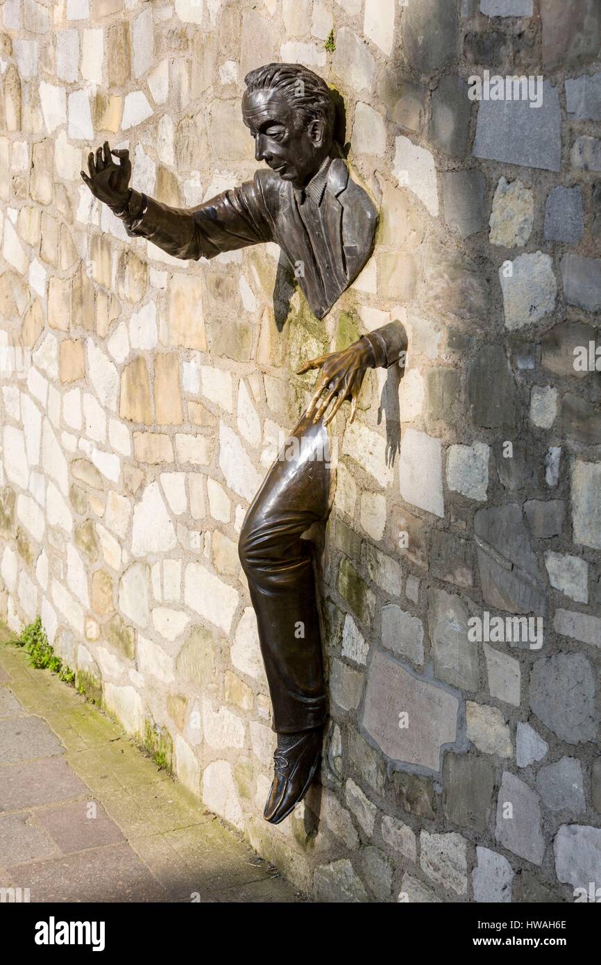 France, Paris, Montmartre district, statue of Passe-Muraille fixed in the wall of Marcel Ayme Place, performed by the actor Jean Marais in tribute to Stock Photo