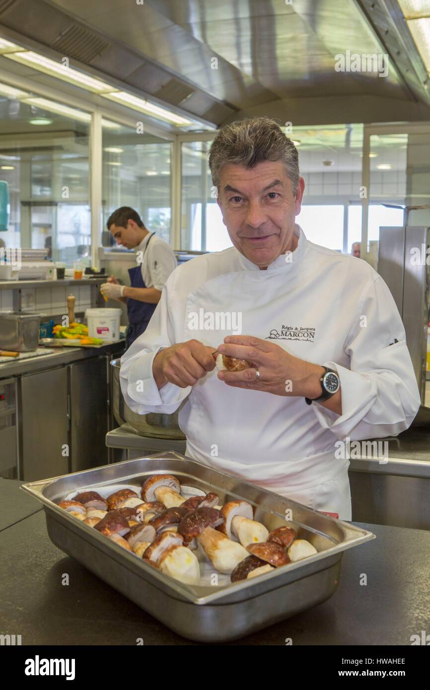 France, Haute Loire, Saint Bonnet le Froid, kitchen of Regis and Jacques Marcon's three Michelin star restaurant, Restaurant des Cimes, chef Regis Mar Stock Photo