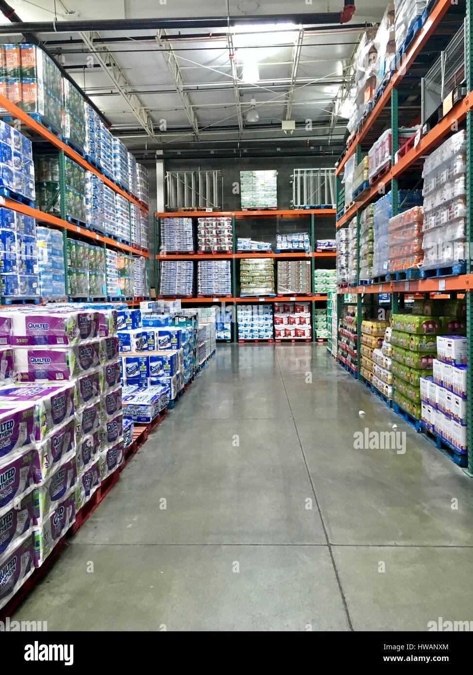 Costco wholesale warehouse store hi-res stock photography and images - Alamy
