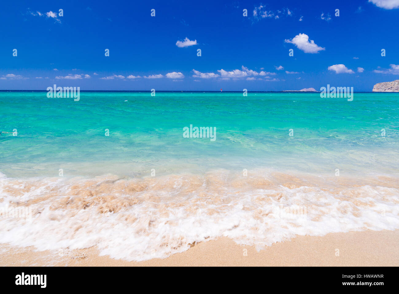 Sandy beach turquoise ocean waves hi-res stock photography and images ...