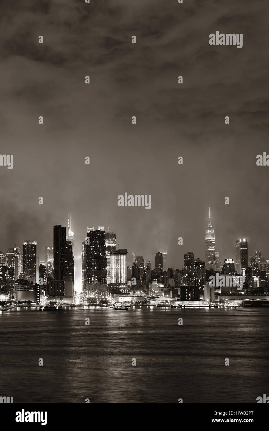 Manhattan midtown skyscrapers and New York City skyline at night with ...