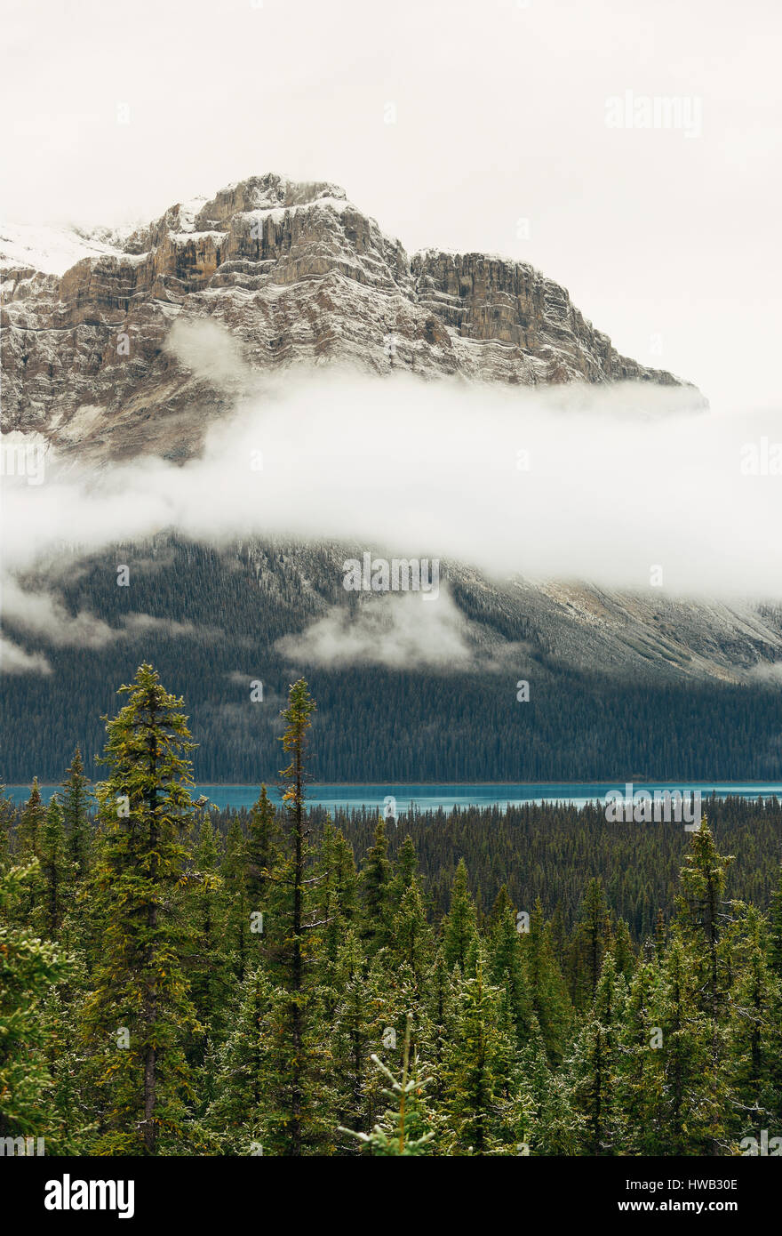 Snow mountain fog lake hi-res stock photography and images - Alamy