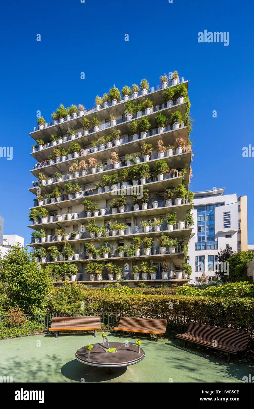 France, Paris, the Tower Flower, the Gardens of Saussure, social