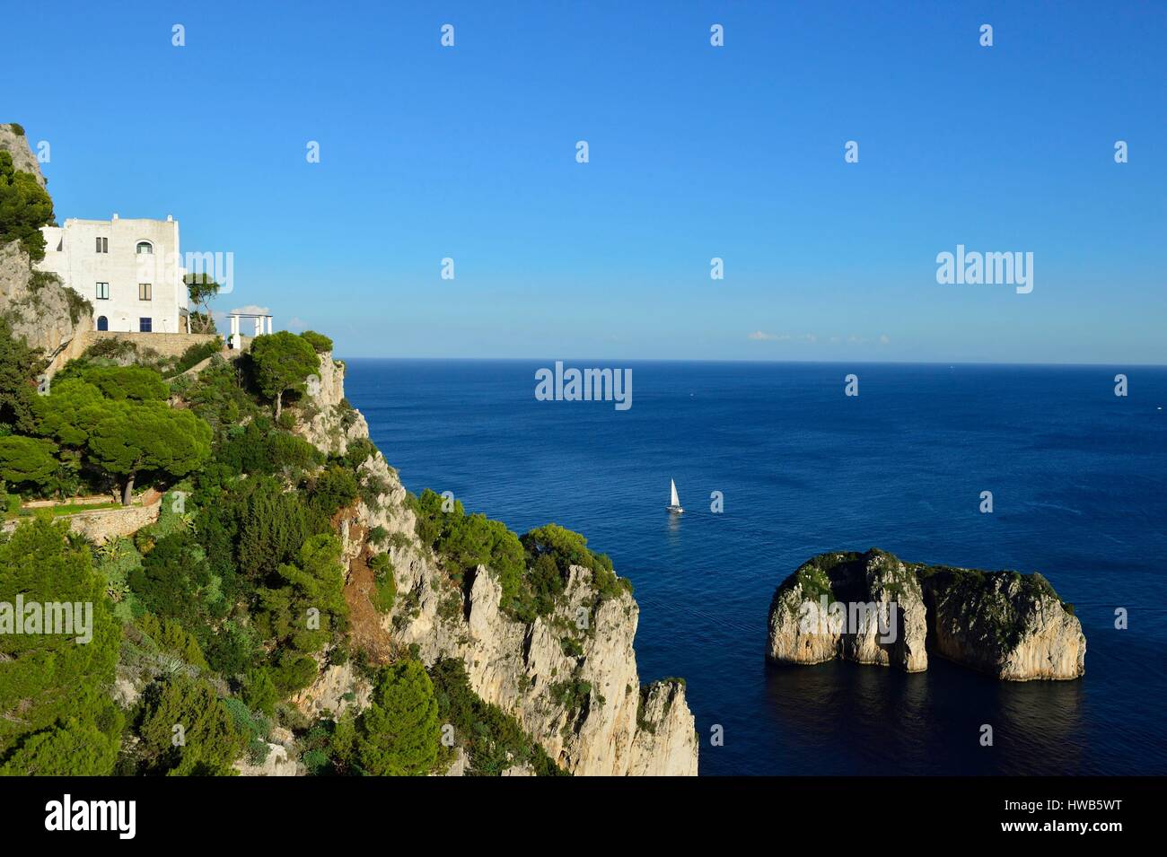 Amalfi faraglioni rocks hi-res stock photography and images - Alamy