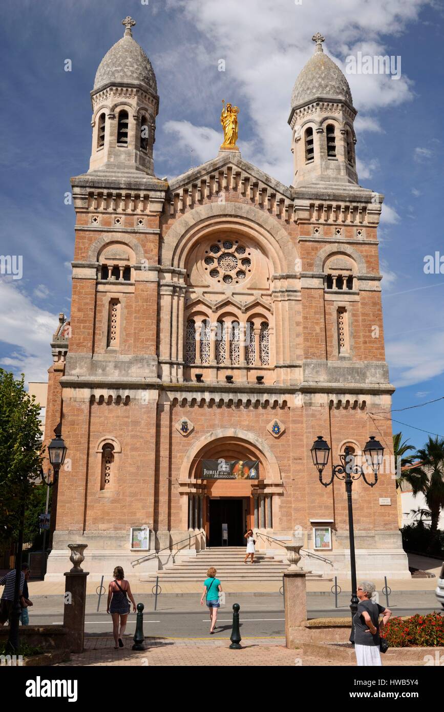 France, Var, Saint Raphael, basilica Notre Dame de la Victoire, facade and forecourt Stock Photo