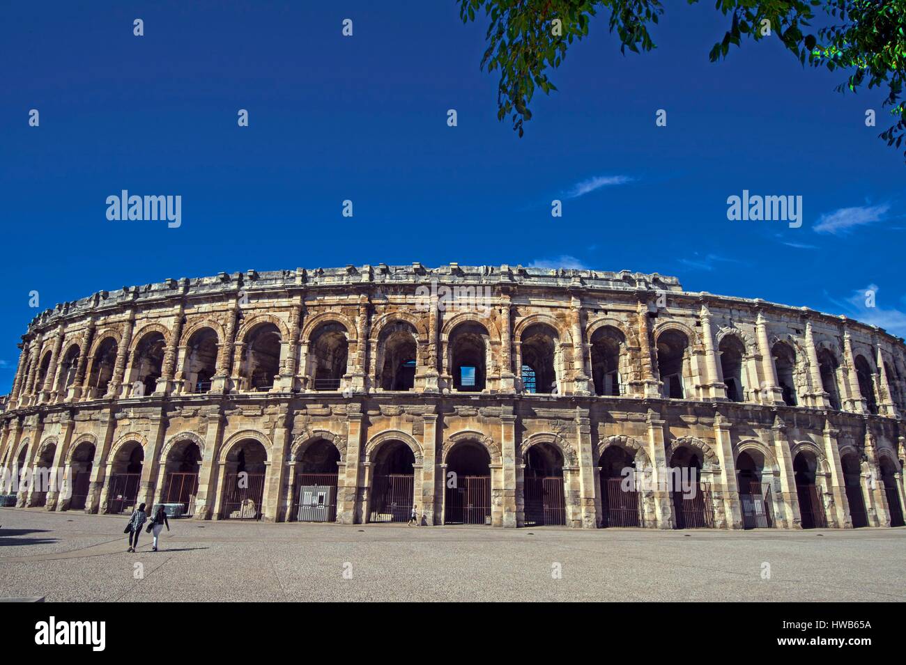 france-gard-nimes-the-jardins-de-la-fontaine-and-the-tour-magne