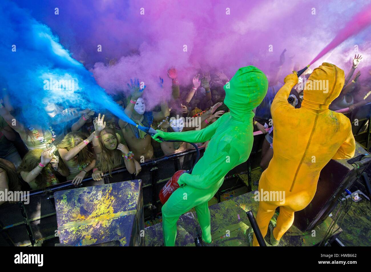 holi party beaucaire
