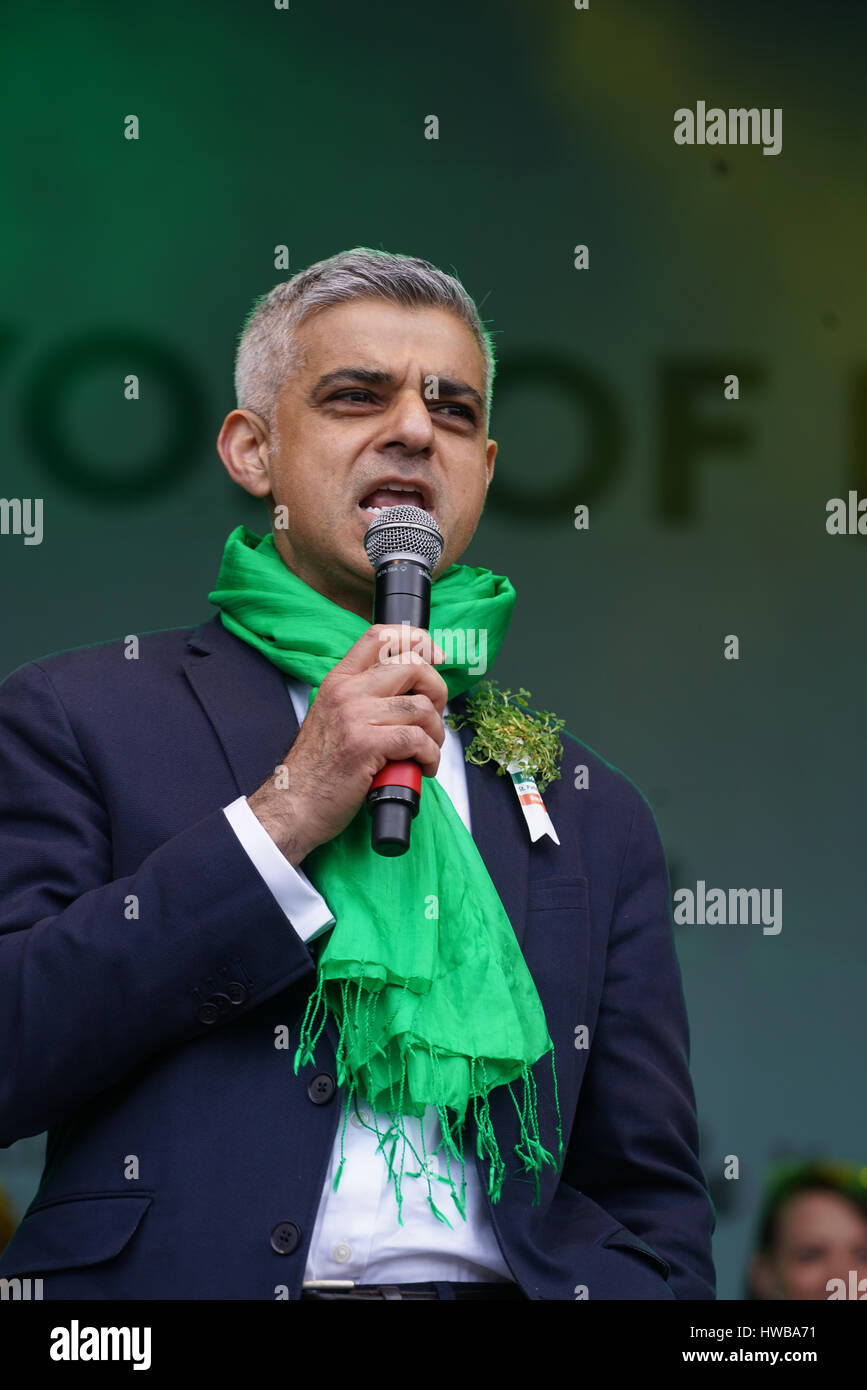 London, UK. 19th March, 2017. Hundreds participate for the London’s St Patrick’s Parade  on 19th March 2017. Credit: See Li/Alamy Live News Stock Photo