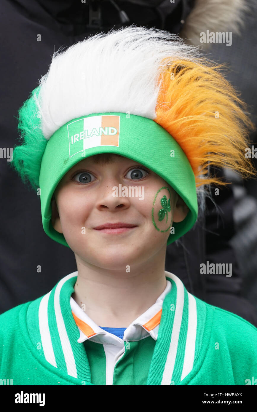 London, UK. 19th March, 2017. Hundreds participate for the London’s St Patrick’s Parade  on 19th March 2017. Credit: See Li/Alamy Live News Stock Photo