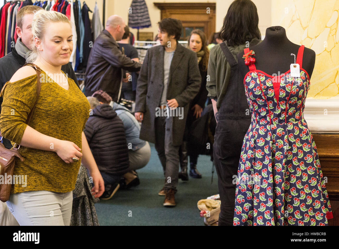 Customers browsing Items for sale at Cardiff’s Vintage Fair at Cardiff City Hall, South Wales. 19.03.17 @LouLousVintageFair Stock Photo