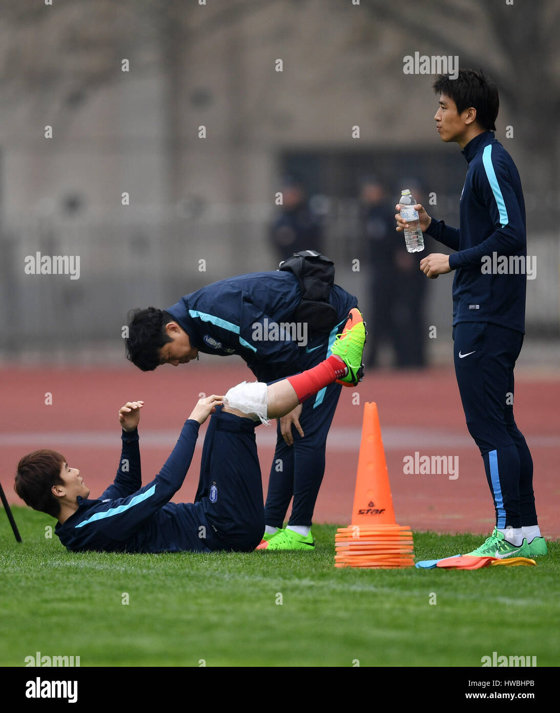 Changsha, China's Hunan Province. 20th Mar, 2017. Ki Sung Yueng (L) and Koo Ja Cheol(R) of South Korea take part in the training session for the Russia 2018 World Cup qualifier against China in Changsha, capital of central China's Hunan Province, on March 20, 2017. The match will be held in Changsha next Thursday. Credit: Li Ga/Xinhua/Alamy Live News Stock Photo
