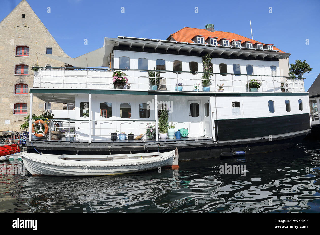 Danish housing hi-res stock photography and images - Alamy