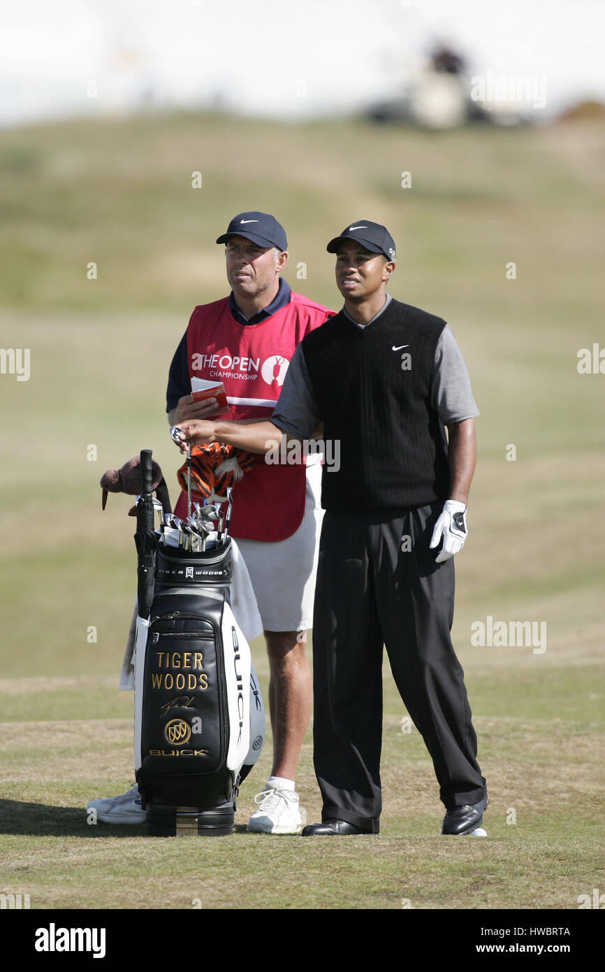 TIGER WOODS & CADDY THE OPEN CHAMPIONSHIP ROYAL TROON 2004 SCOTLAND 17