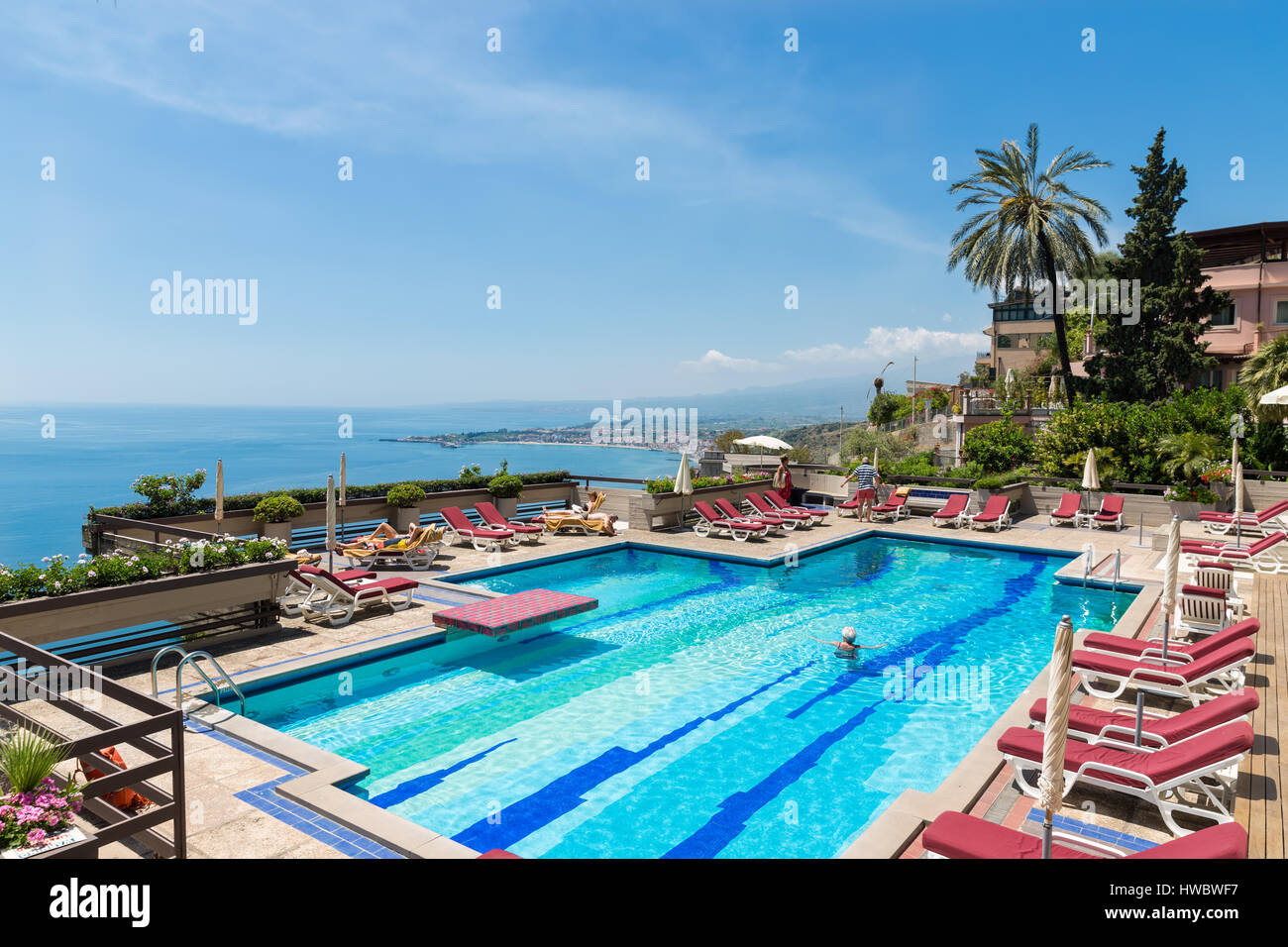 Luxury hotel italy pool hi-res stock photography and images - Alamy