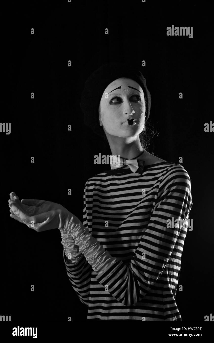 Mime artist white face paint hires stock photography and images Alamy
