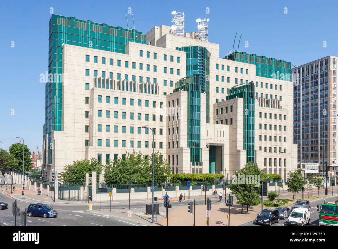 Headquarters of the British Secret Intelligence Service (SIS) often known as MI6 at Vauxhall Cross, London, England, UK Stock Photo