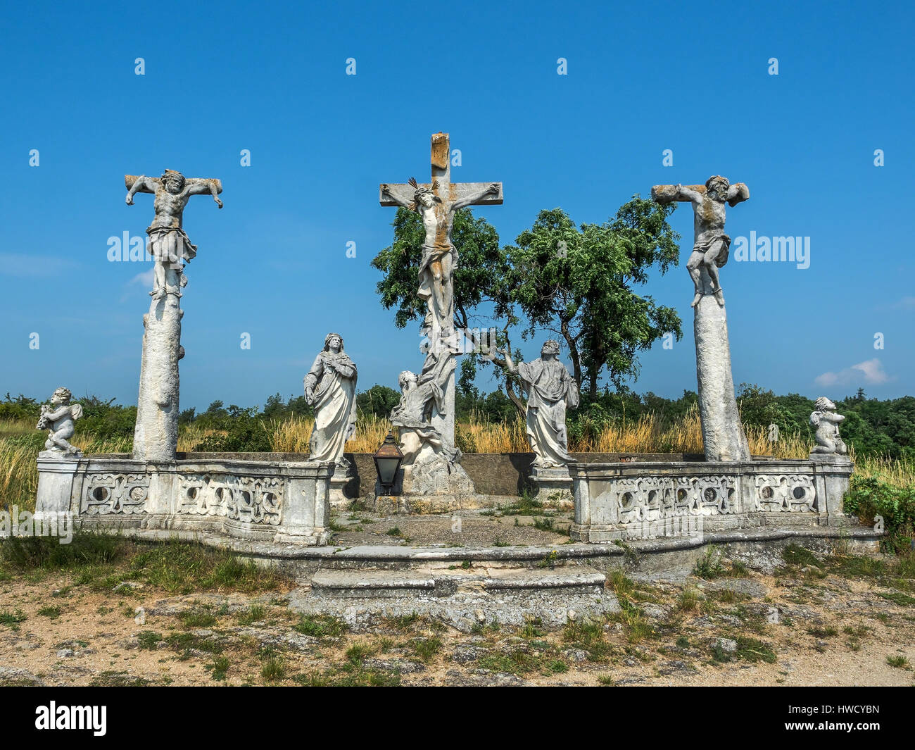 Austria, Lower Austria, Retz. The crossroads group in the mountain Kalvarien. Crucifixion group, Österreich, Niederösterreich, Retz. Die Kreuzweggrupp Stock Photo