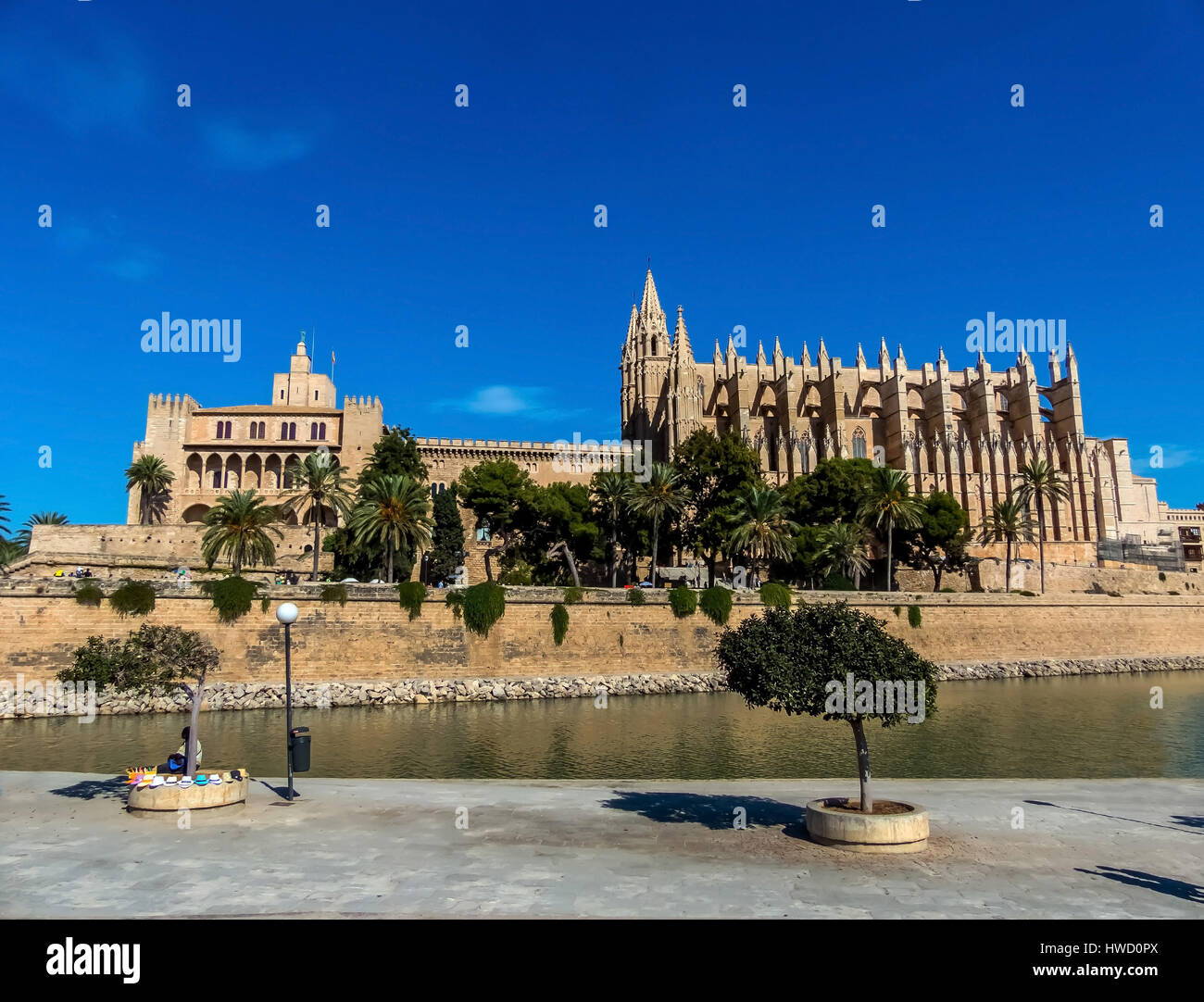 'Spain, Majorca, Palma. The cathedral ''La Seu'' as Touristenatrraktion in the city centre.', Spanien, Mallorca, Palma. Die Kathedrale 'La Seu' als To Stock Photo