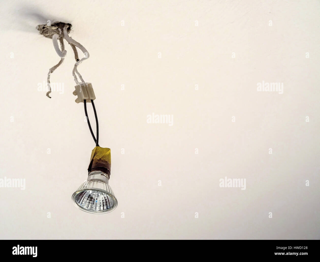 Lamp with version with the arrangement of a new flat, Lampe mit Fassung