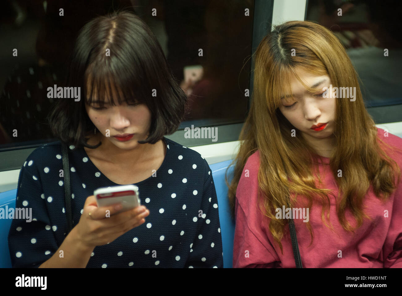 22.09.2016, Singapore, Republic of Singapore - Two young women on a metro in Singapore. Stock Photo