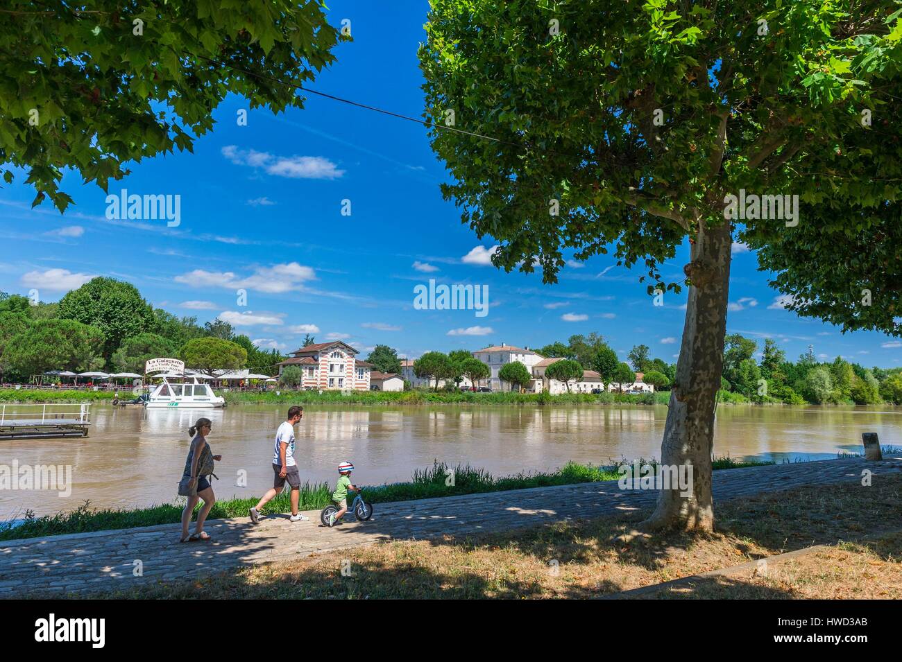 France, Gironde, Libourne, the banks of the Dordogne river, Guinguette de la Vieille Tour in the background Stock Photo