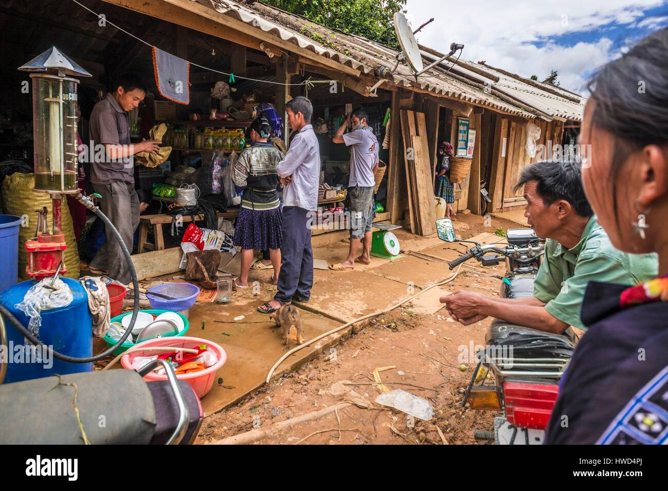 Blue green hmong woman hi-res stock photography and images - Alamy