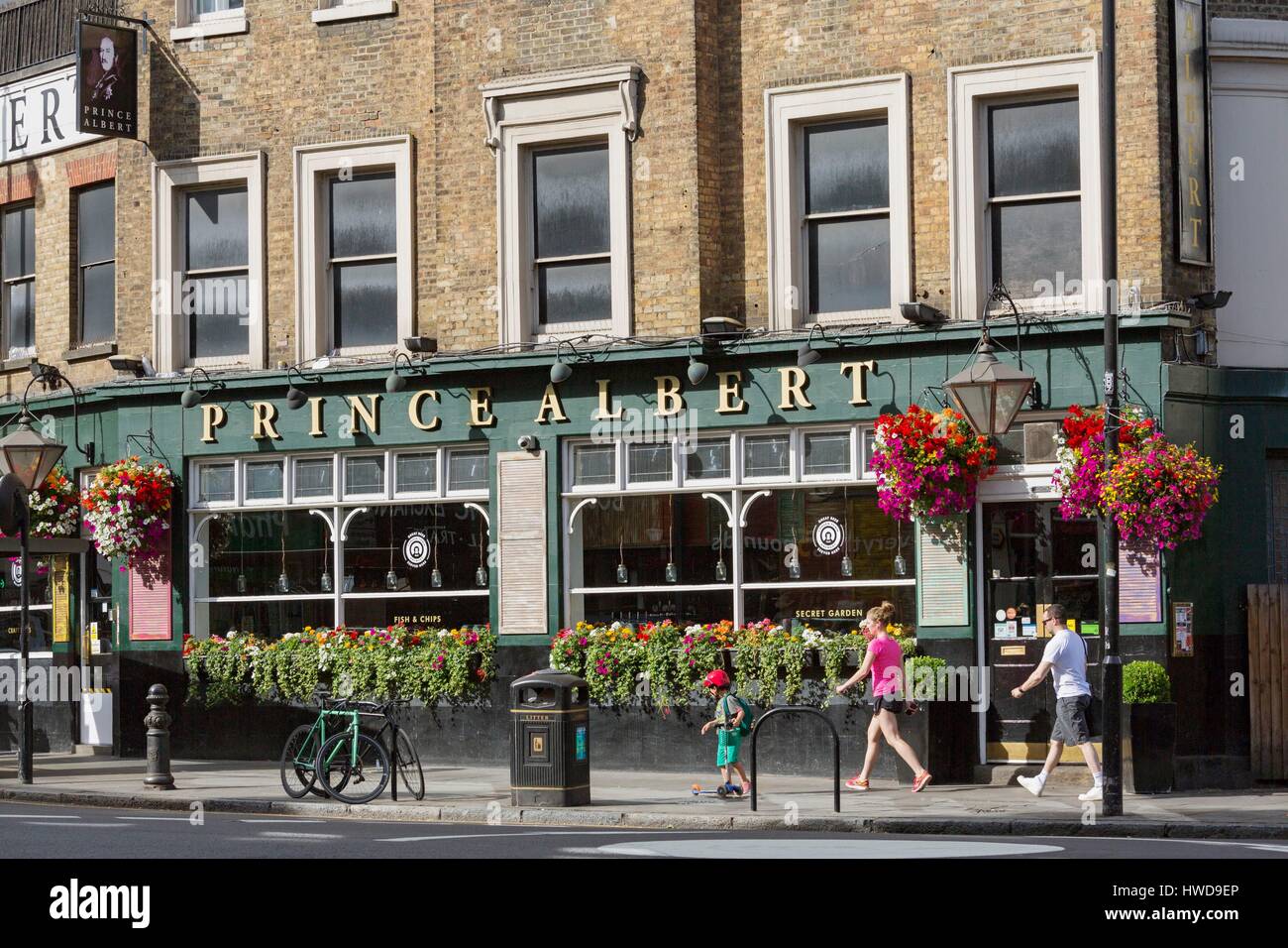 United Kingdom, London, Notting Hill, Portobello, Pembridge Road , Prince Albert pub Stock Photo