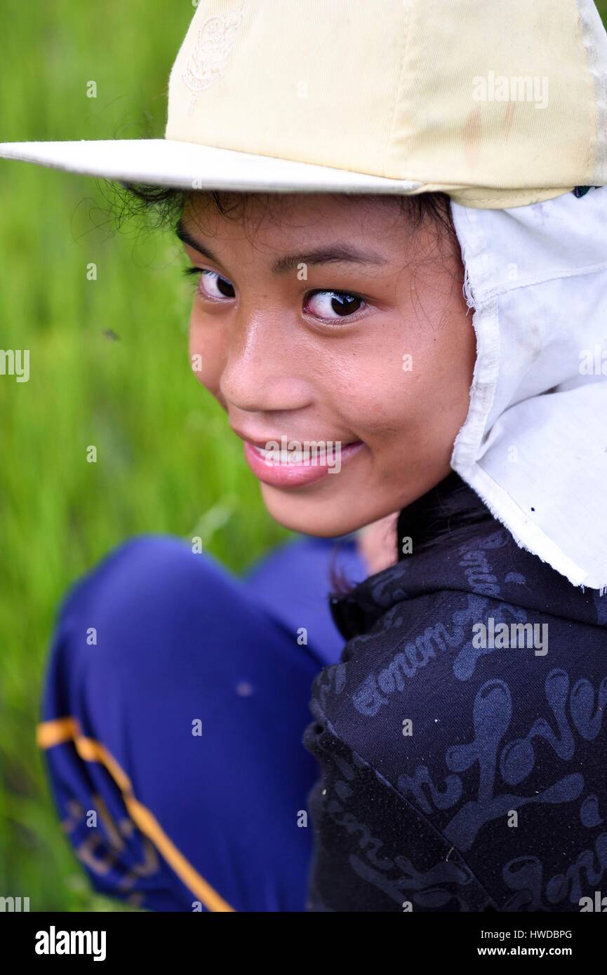 Philippines, Ifugao province, Banaue rice terraces around the village of Cambulo, listed as World Heritage by UNESCO, Shimah 16 working in the fields Stock Photo