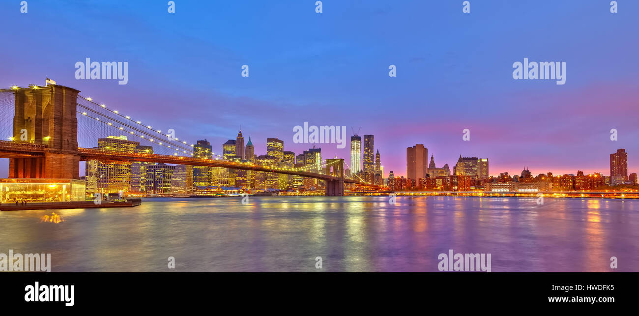 Brooklyn bridge and Manhattan at dusk Stock Photo - Alamy