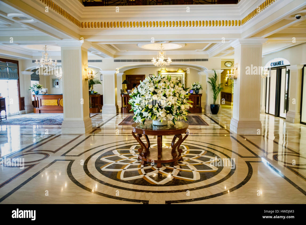 Floral display of white lilies in the reception lobby of the luxurious five star Imperial Hotel, New Delhi, Punjab State, capital city of India Stock Photo